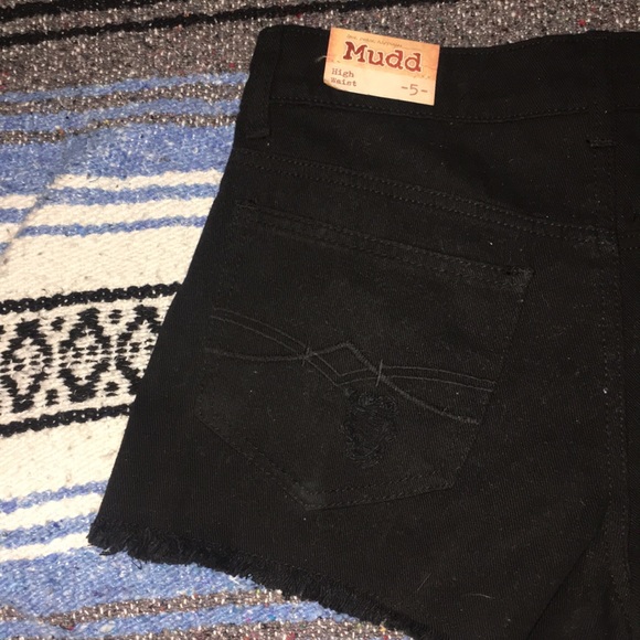 Back high waisted Mudd shorts - Picture 3 of 4